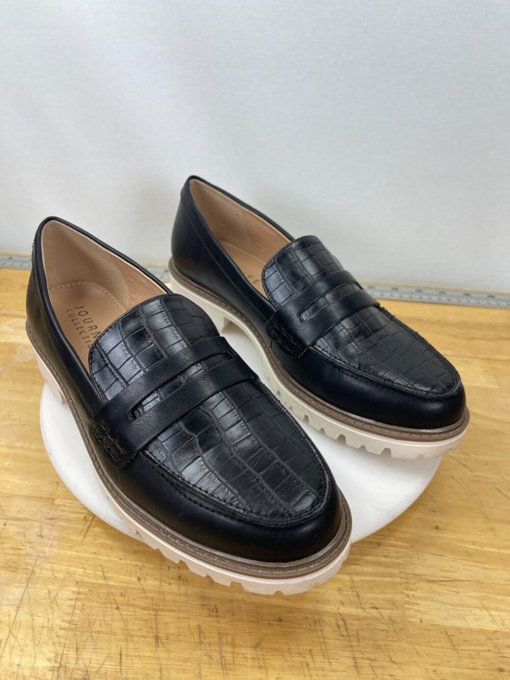 Journee Collection Kenly Loafer Black Croc Lug Sole Slip On 9.5W